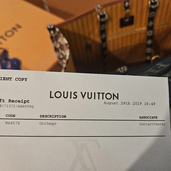Louis Vuitton OntheGo Jungle - Picture 13 of 15